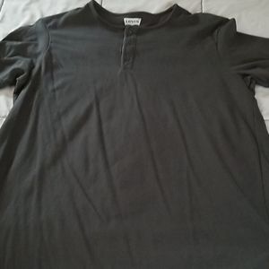 EUC Mens Levi's Black Button T size Medium